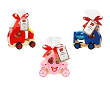 Holzspielzeug mit Süssigkeiten