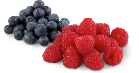 Alle Himbeeren und Heidelbeeren, in Schalen