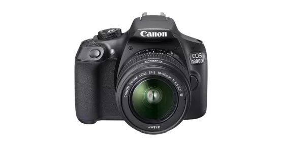 Canon EOS 1300D, EF-S 18-55mm DC III Spiegelreflexkamera, inkl. Tasche und 8 GB Speicherkarte