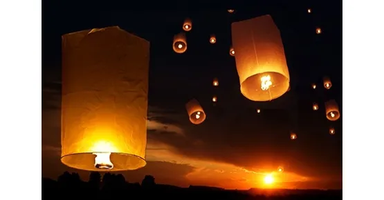 Himmelslaternen „Flying Lanterns“