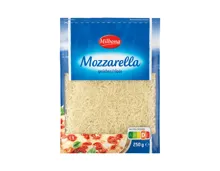 Mozzarella gerieben