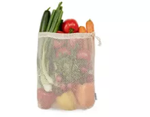 Tragtasche oder Multibag füllen mit Gurken, Radieschen, Peperoni, Rispentomaten, Karotten, Bundzwiebeln